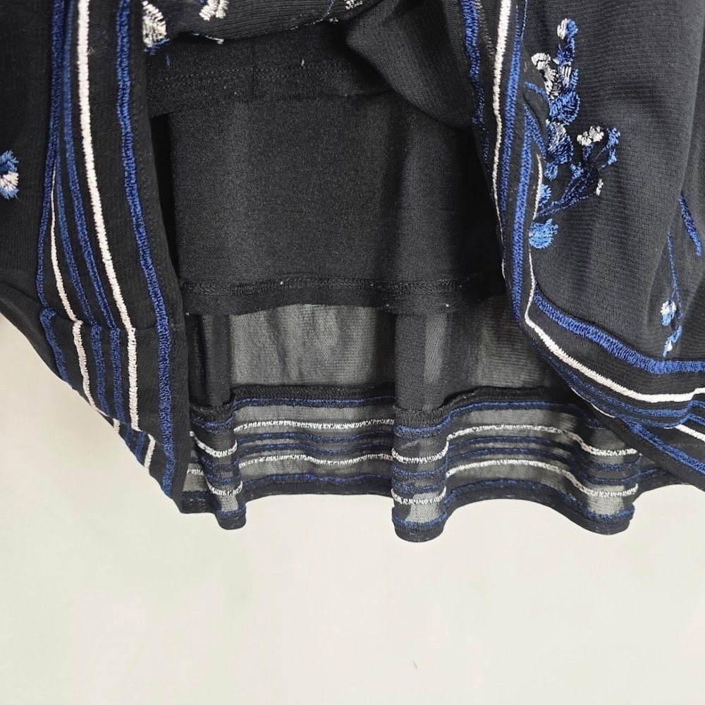 Vtg 90s Y2K Alfani Blouse Top M Petite Black Floral Embroidered Bell 3/4 Sleeves - Picture 4 of 10